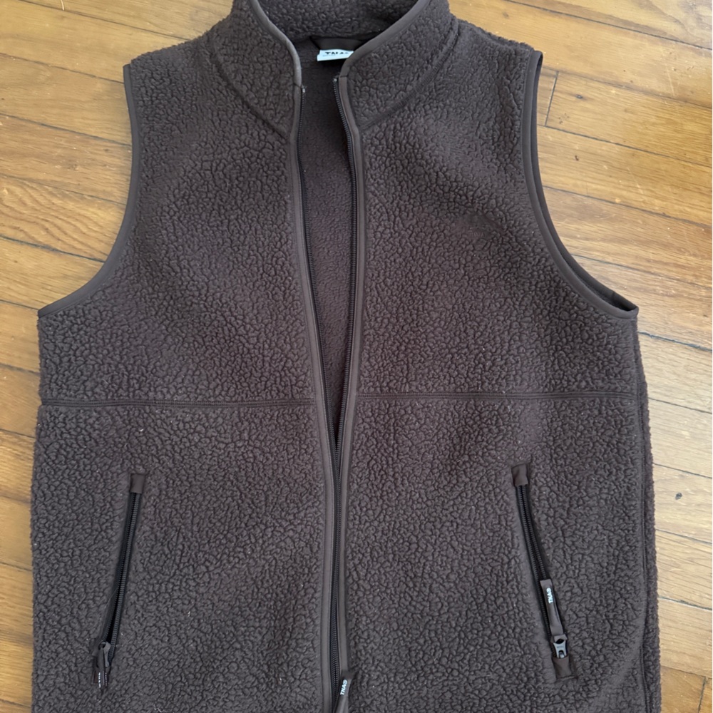Aritzia TNA fleece vest chocolate brown.